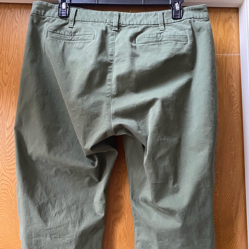 J. Crew High-rise Girlfriend Chino pants. Size 16. - Picture 4 of 4